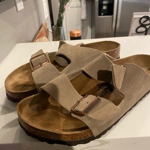 Birkenstock - Nude/Tan - size 40 - Very Gently Used